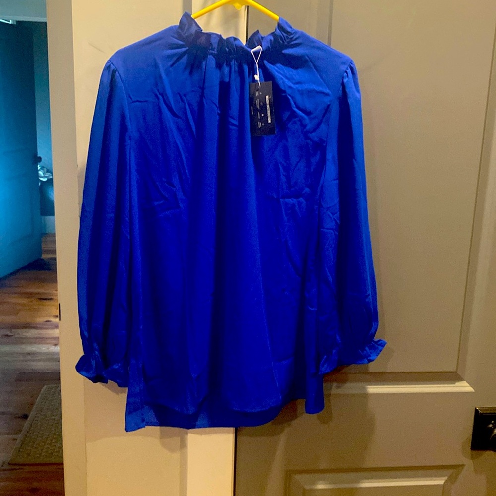 Size large blue top.  Great for Fla fans!